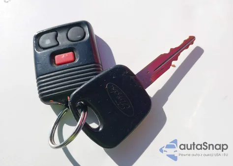 2001 Ford F-150 King Ranch Edition/Lariat/Xlt from USA, damaged, VIN 1FTRW08W71KB17532